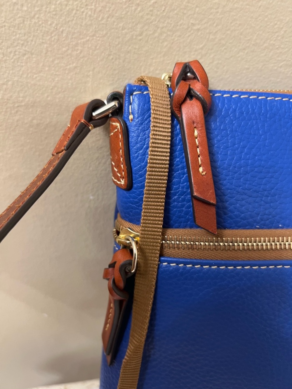 Dooney & Bourke Leather Crossbody EUC - Picture 10 of 16